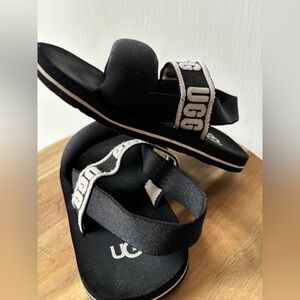 UGG Toddler size 8 Black Logo Strap Sandals / Causal Summer Shoes